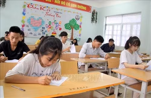 Thí sinh tham dự thi kỳ thi Trung học Phổ thông Quốc gia năm 2019 tại điểm Trường Trung học phổ thông Than Uyên, huyện Than Uyên tỉnh Lai Châu. Ảnh: Quý Trung – TTXVN