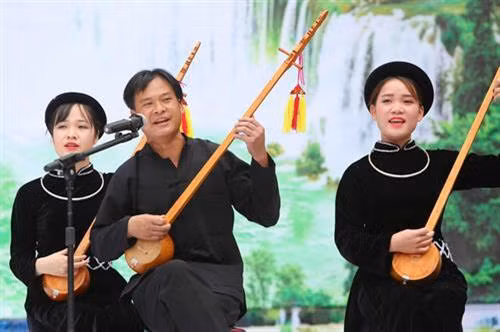 Hát Then được mệnh danh là "Điệu hát thần tiên" người người Tày, Nùng, Thái. Ảnh: TTXVN