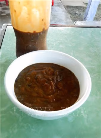 Mắm nhum, một loại mắm đặc sản tiến vua của cư dân biển Sa Huỳnh (Quảng Ngãi).Ảnh: Phước Ngọc -TTXVN