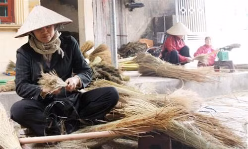 Nghề làm chổi ở Xuân Hội ảnh 1