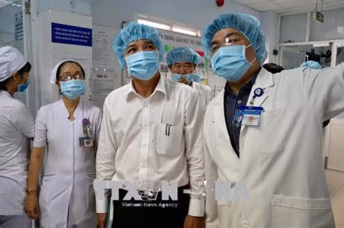 Đoàn kiểm tra Sở Y tế Thành phố Hồ Chí Minh kiểm tra công tác vệ sinh, khử khuẩn tại khoa Nội soi - Bệnh viện Từ Dũ vào đầu tháng 6/2018. Ảnh: Đinh Hằng - TTXVN