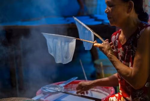 Bánh tráng ra lò còn ướt