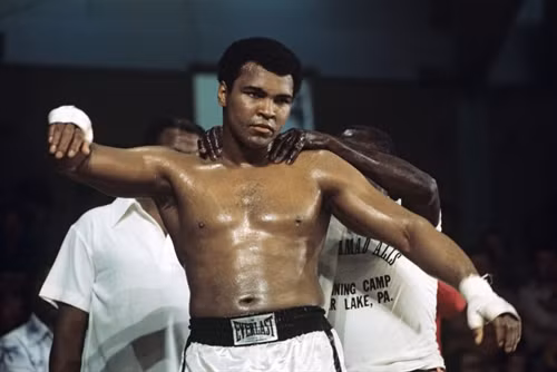 Trong ảnh (tư liệu): Võ sĩ Muhammad Ali luyện tập trước trận đấu gặp đối thủ người Anh Richard Dunn ở Munich, Đức tháng 5/1976. EPA/ TTXVN