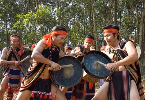 Đấu chiêng đôi trong lễ cưới