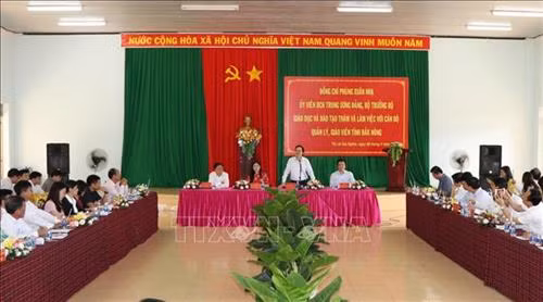 Bộ trưởng Phùng Xuân Nhạ phát biểu tại buổi làm việc. Ảnh: Hưng Thịnh – TTXVN