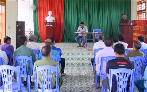 Một buổi sinh hoạt chi bộ tại bản Hoa 1, xã Tân Lập, huyện Mộc Châu. Ảnh: Hữu Quyết - TTXVN