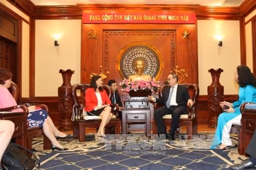 Chiều 28/6/2017, tại Trụ sở Thành ủy Thành phố Hồ Chí Minh, Bí thư Thành ủy Thành phố Hồ Chí Minh Nguyễn Thiện Nhân tiếp Phó Chủ tịch, Tổng Giám đốc Công ty Intel Products Việt Nam Sherry Boger. Ảnh: Thanh Vũ-TTXVN