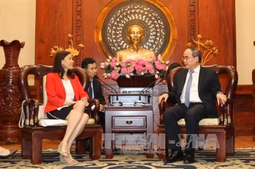 Chiều 28/6/2017, tại Trụ sở Thành ủy Thành phố Hồ Chí Minh, Bí thư Thành ủy Thành phố Hồ Chí Minh Nguyễn Thiện Nhân tiếp Phó Chủ tịch, Tổng Giám đốc Công ty Intel Products Việt Nam Sherry Boger. Ảnh: Thanh Vũ-TTXVN