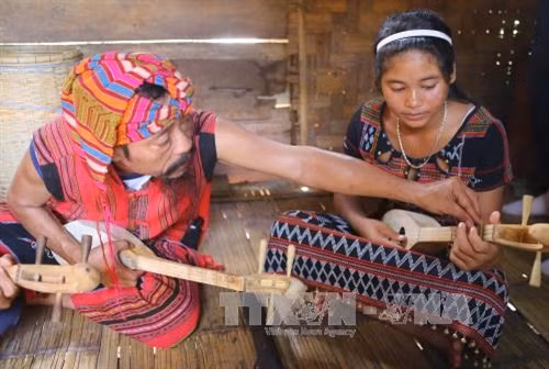 Nghệ nhân Kray Sức góp phần bảo tồn văn hóa đồng bào Vân Kiều, Pa Cô ảnh 1