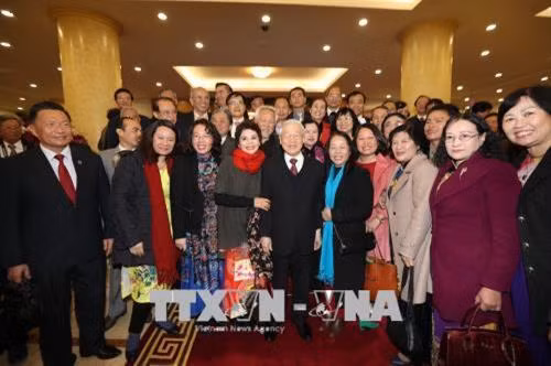 Tổng Bí thư Nguyễn Phú Trọng với các đại biểu trí thức, văn nghệ sĩ. Ảnh: Trí Dũng – TTXVN