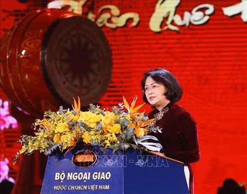 Phó Chủ tịch nước Đặng Thị Ngọc Thịnh phát biểu, chúc mừng kiều bào về Việt Nam vui Xuân đón Tết. Ảnh: Lâm Khánh – TTXVN