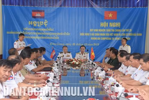 Quang cảnh hội nghị rút kinh nghiệm tuần tra chung lần thứ 28