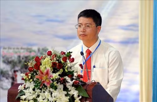 Đồng chí Lê Văn Kỳ, Phó Bí thư Huyện ủy, Chủ tịch UBND huyện Bắc Yên (Sơn La) phát biểu tại hội thảo. Ảnh: Quang Quyết-TTXVN