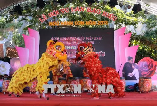 Biểu diễn nghệ thuật múa lân sư rồng tại Lễ hội Vu lan báo hiếu - Ngũ Hành Sơn năm 2018. Ảnh: Trần Lê Lâm - TTXVN