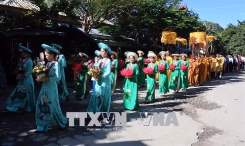 Nghi thức rước lễ tại Lễ hội Vu lan báo hiếu - Ngũ Hành Sơn năm 2018 . Ảnh: Trần Lê Lâm - TTXVN