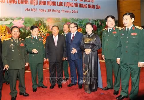 Chủ tịch Quốc hội Nguyễn Thị Kim Ngân, Tổng Bí thư, Chủ tịch nước CHDCND Lào Bounnhang Vorachith, nguyên Tổng Bí thư Nông Đức Mạnh và các đại biểu tại lễ kỷ niệm. Ảnh: Trọng Đức - TTXVN