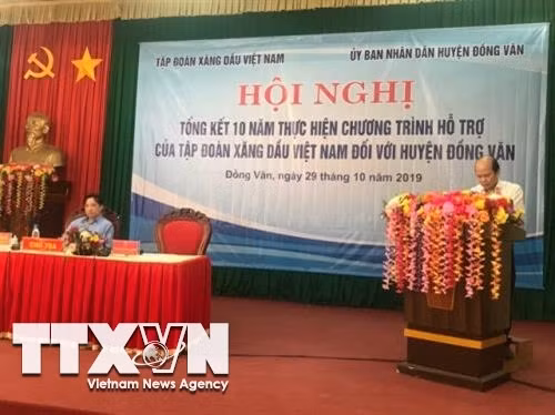 Chủ tịch UBND huyện Đồng Văn phát biểu tạo Hội nghị chiều 29/10. Ảnh: Anh Nguyễn - TTXVN