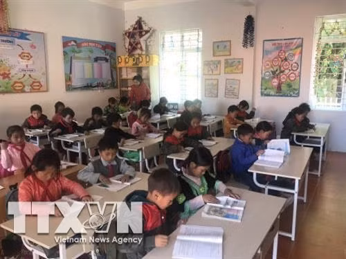 Lớp học mới đạt chuẩn giáo dục tại Trường phổ thông dân tộc bán trú tiểu học xã Lũng Cú. Ảnh: Anh Nguyễn - TTXVN