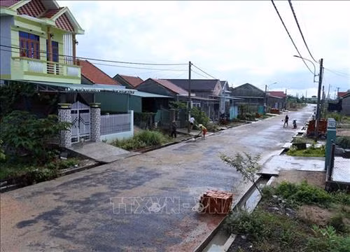 Khu tái định cư thuộc Dự án bố trí, sắp xếp dân cư vùng thiên tai sạt lở do sông Ba có tổng diện tích 4,8ha tại thị trấn Củng Sơn, huyện Sơn Hòa. Ảnh: Vũ Sinh - TTXVN