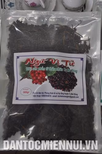 Các sản phẩm dược liệu mang thương hiệu Tu Mơ Rông. Ảnh: Văn Phương