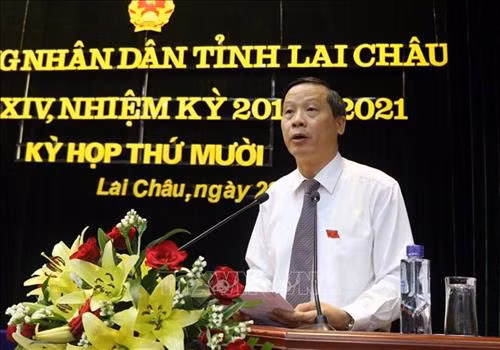 Chủ tịch Hội đồng nhân dân tỉnh Lai Châu Vũ Văn Hoàn phát biểu khai mạc kỳ họp. Ảnh: Quý Trung – TTXVN