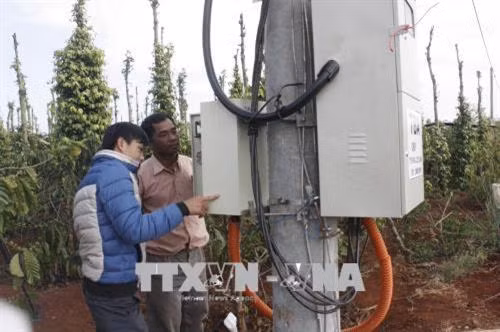 Một trong những trạm biến áp điện của bà con người Ba Na xã Glar, huyện Đăk Đoa kéo về phục vụ sản xuất. Ảnh: Hồng Điệp - TTXVN