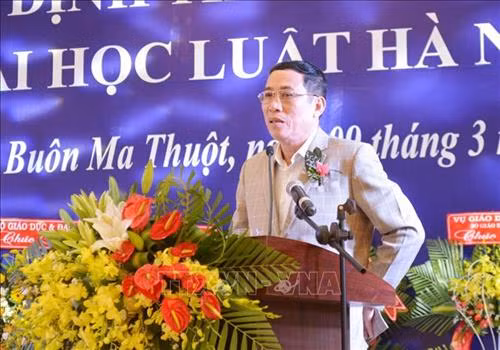 Phó Chủ tịch UBND tỉnh Đắk Lắk Võ Văn Cảnh phát biểu tại buổi lễ. Ảnh: Hoài Thu – TTXVN