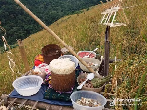 Giàn cúng rẫy của người Khơ Mú ở Kỳ Sơn Ảnh: Lữ Phú