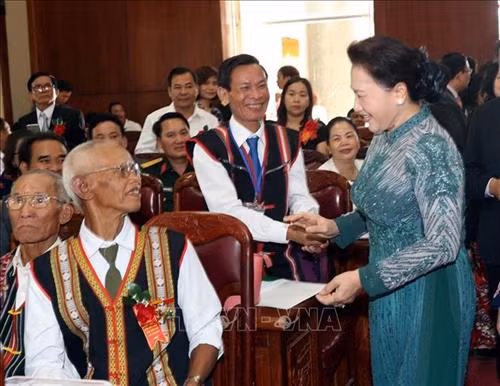 Chủ tịch Quốc hội Nguyễn Thị Kim Ngân với các đại biểu. Ảnh: Trọng Đức - TTXVN