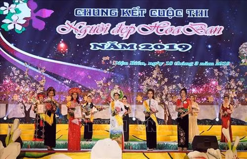 Các thí sinh vào Chung kết Cuộc thi Người đẹp Hoa ban năm 2019. Ảnh: Phan Tuấn Anh – TTXVN