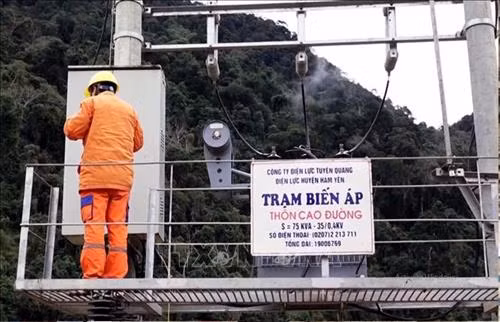 Trạm biến áp thôn Cao Đường, xã Yên Thuận (Hàm Yên, Tuyên Quang). Ảnh: Văn Tý - TTXVN