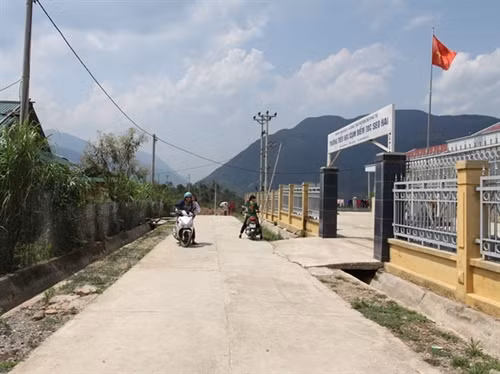 Đường vào bản Seo Hai khang trang sạch đẹp.