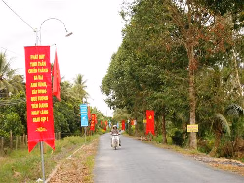 Đường giao thông ở xã Cẩm Sơn. Ảnh: tiengiang.gov.vn