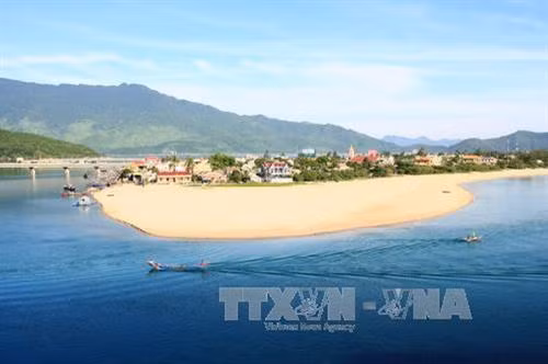 Một góc Vịnh Lăng Cô. Ảnh: TTXVN