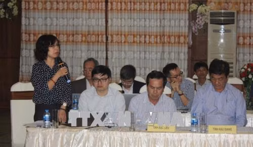 Các đại biểu trình bày tham luận bàn các giải pháp phát triển bền vững lưu vực sông Mê Công. Ảnh: Hoài Nam – TTXVN.
