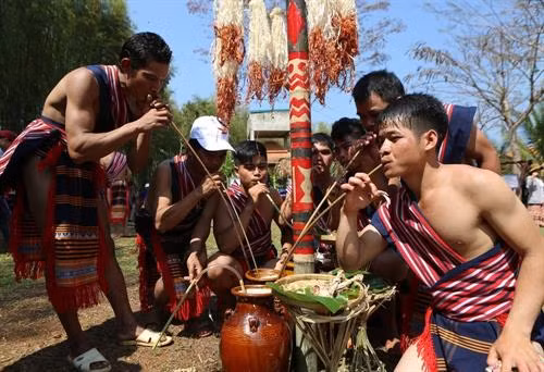 Đậm đà bản sắc văn hóa trong lễ bắc máng nước của người Xơ Đăng- Xơ teng ảnh 5