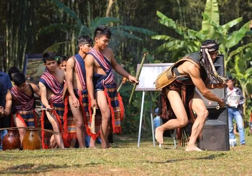 Đậm đà bản sắc văn hóa trong lễ bắc máng nước của người Xơ Đăng- Xơ teng ảnh 7