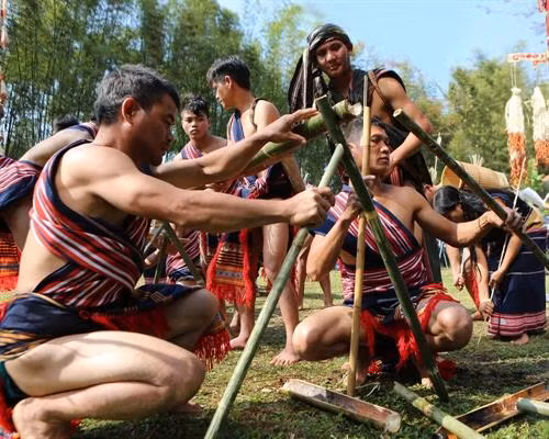 Đậm đà bản sắc văn hóa trong lễ bắc máng nước của người Xơ Đăng- Xơ teng ảnh 9