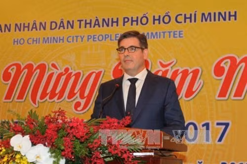Tổng Lãnh sự Vương quốc Hà Lan tại Thành phố Hồ Chí Minh Simon Van der Burg phát biểu chúc mừng. Ảnh: Thanh Vũ-TTXVN