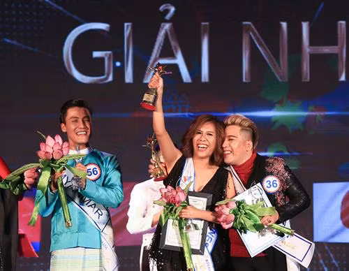 Bí thư Tỉnh uỷ Thanh Hoá Trịnh Văn Chiến và Tổng Giám đốc VTV Trần Bình Minh trao giải Nhì cho ca sĩ Thu Lan (Việt Nam) và ca sĩ Ni Ni Khin Zaw (Myanmar). Ảnh: Trọng Đạt – TTXVN Ông Nguyễn Thế Kỷ, Uỷ viên Trung ương Đảng, Tổng Giám đốc Đài Tiếng nói Việt Nam, phát biểu tại đêm chung kết cuộc thi. Ảnh: Trọng Đạt – TTXVN Niềm vui chiến thắng của ca sĩ Darlin Joy Baje đến từ Philippines khi giành giải nhất chung cuộc. Ảnh: Trọng Đạt – TTXVN Hai ca sĩ Tiến Mạnh (Việt Nam) và Alvir Anthony Subrado (Philippines) giành giải Ba. Ảnh: Trọng Đạt – TTXVN