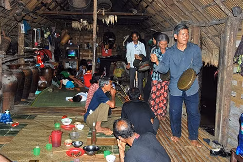 Lễ hội Nhô Rơmùl.