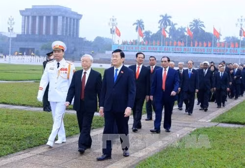 Viếng Chủ tịch Hồ Chí Minh nhân 70 năm ngày Tổng tuyển cử đầu tiên ảnh 1