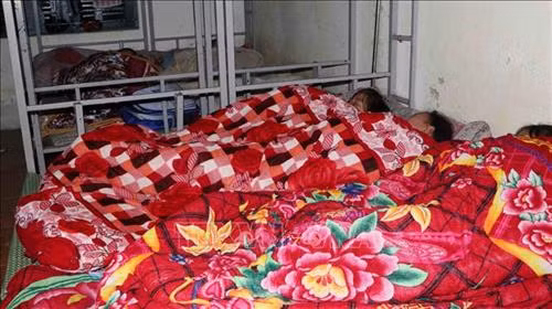 Trường Phổ thông dân tộc bán trú Tiểu học xã Tả Ngảo, huyện Sìn Hồ (Lai Châu), đã tăng cường thêm chăn ấm cho học sinh ở bán trú để đảm bảo sức khỏe. Ảnh: Công Tuyên-TTXVN