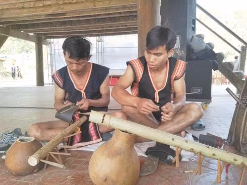 Bảo tồn nhạc cụ truyền thống của người Xê đăng và H'rê ở Kon Tum ảnh 3