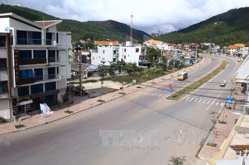 Tuyến đường trục chính nối các khu chức năng chính của Khu kinh tế Vân Đồn (Quảng Ninh) Ảnh: Minh Quyết – TTXVN