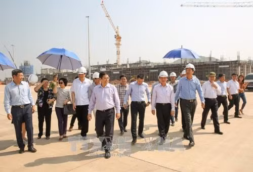 Đoàn công tác Ủy ban Pháp luật của Quốc hội khảo sát về đặc khu hành chính - kinh tế đặc biệt tại Quảng Ninh. Ảnh: Trung Nguyên- TTXVN