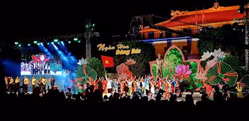 Các tiết mục văn nghệ đặc sắc chào mừng kỷ niệm 70 năm Ngày Chủ tịch Hồ Chí Minh ra Lời kêu gọi thi đua ái quốc (11/6/1948 – 11/6/2018) tại điểm cầu Thành phố Hồ Chí Minh. Ảnh: Thế Anh-TTXVN