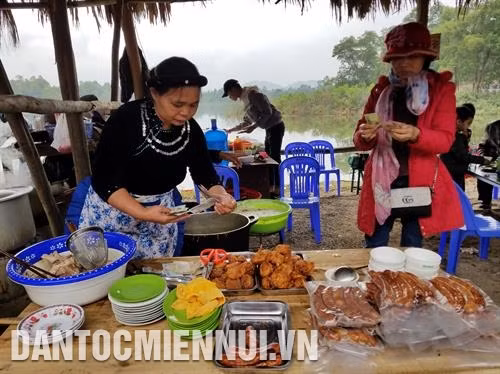 Gian hàng ẩm thực Cao Bằng