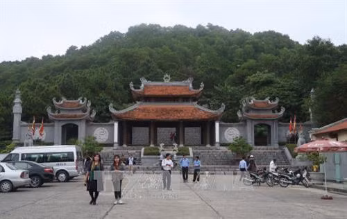 Cổng lên Đền Cao An Phụ, huyện Kinh Môn, tỉnh Hải Dương. Ảnh: Hiền Anh- TTXVN