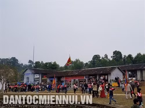 Chợ phiên vùng cao đầu năm 2018 thu hút được đông đảo du khách